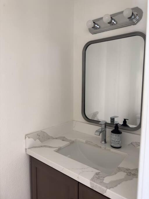 أنهايم Modern Retreat 1 Mi. From Disney المظهر الخارجي الصورة