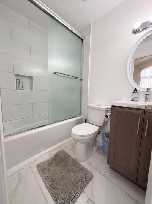 أنهايم Modern Retreat 1 Mi. From Disney المظهر الخارجي الصورة