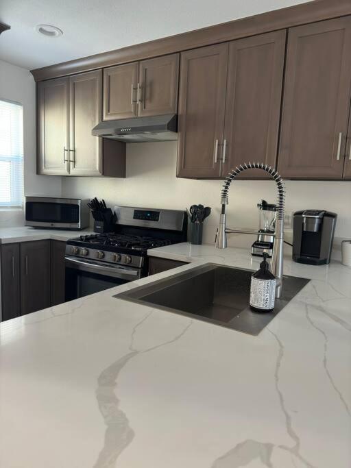 أنهايم Modern Retreat 1 Mi. From Disney المظهر الخارجي الصورة